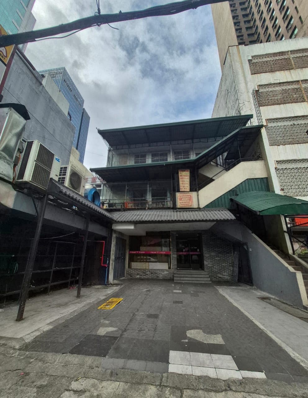 250 Urban Avenue Bldg